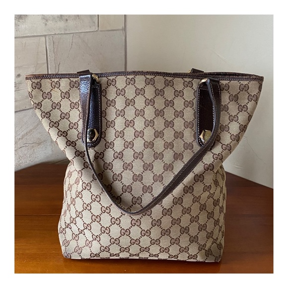 🔥SOLD🔥AUTHENTIC GUCCI SHOULDER BAG TOTE - Picture 2 of 14